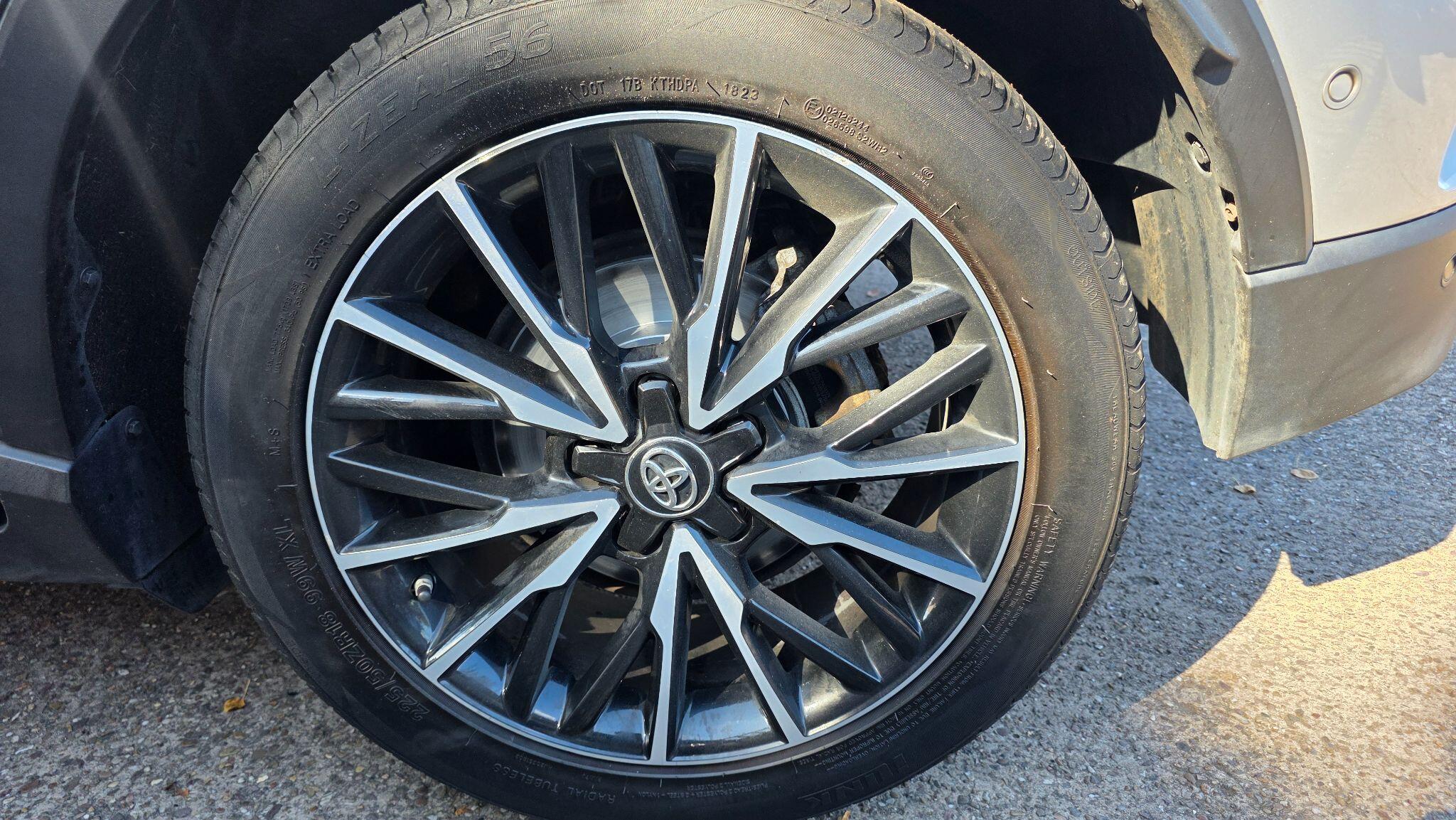 Toyota C-HR view 43