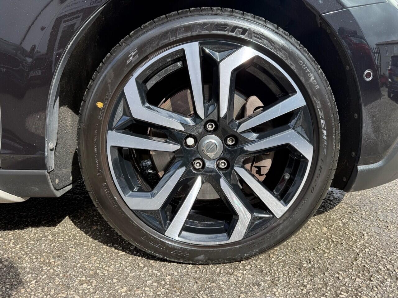 Volvo V40 Cross Country view 37