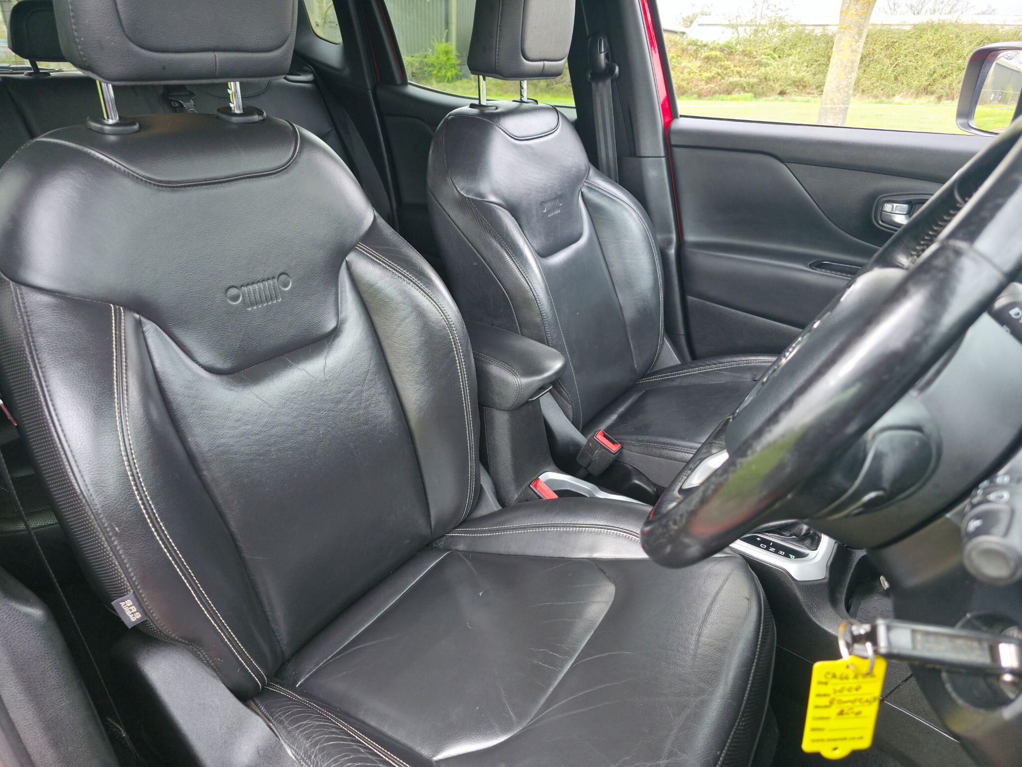 Jeep Renegade view 27