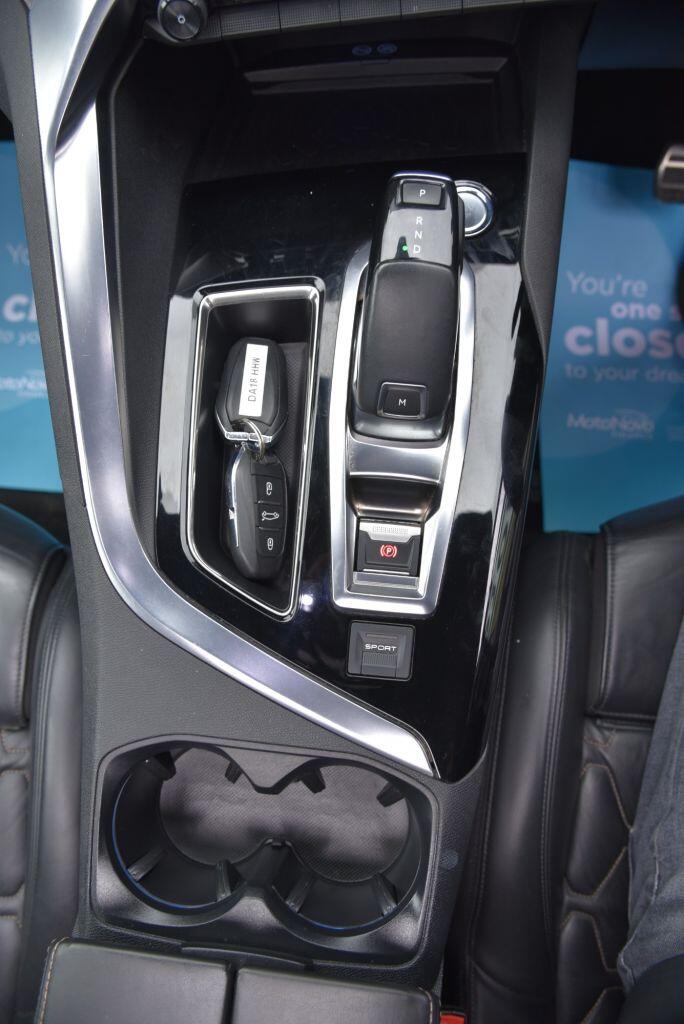 Peugeot 3008 view 34