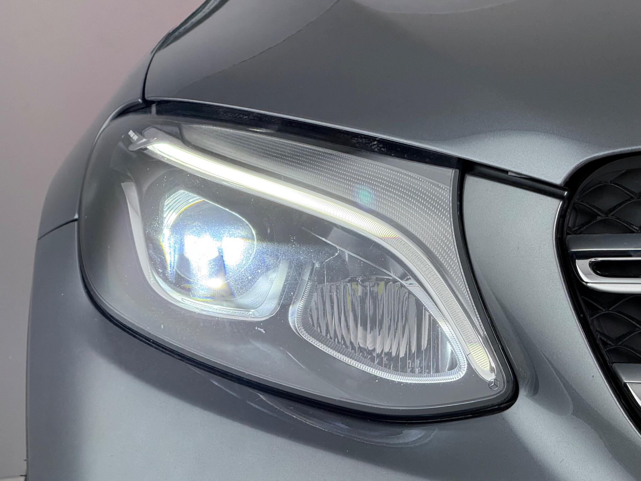 Mercedes-Benz GLC view 4