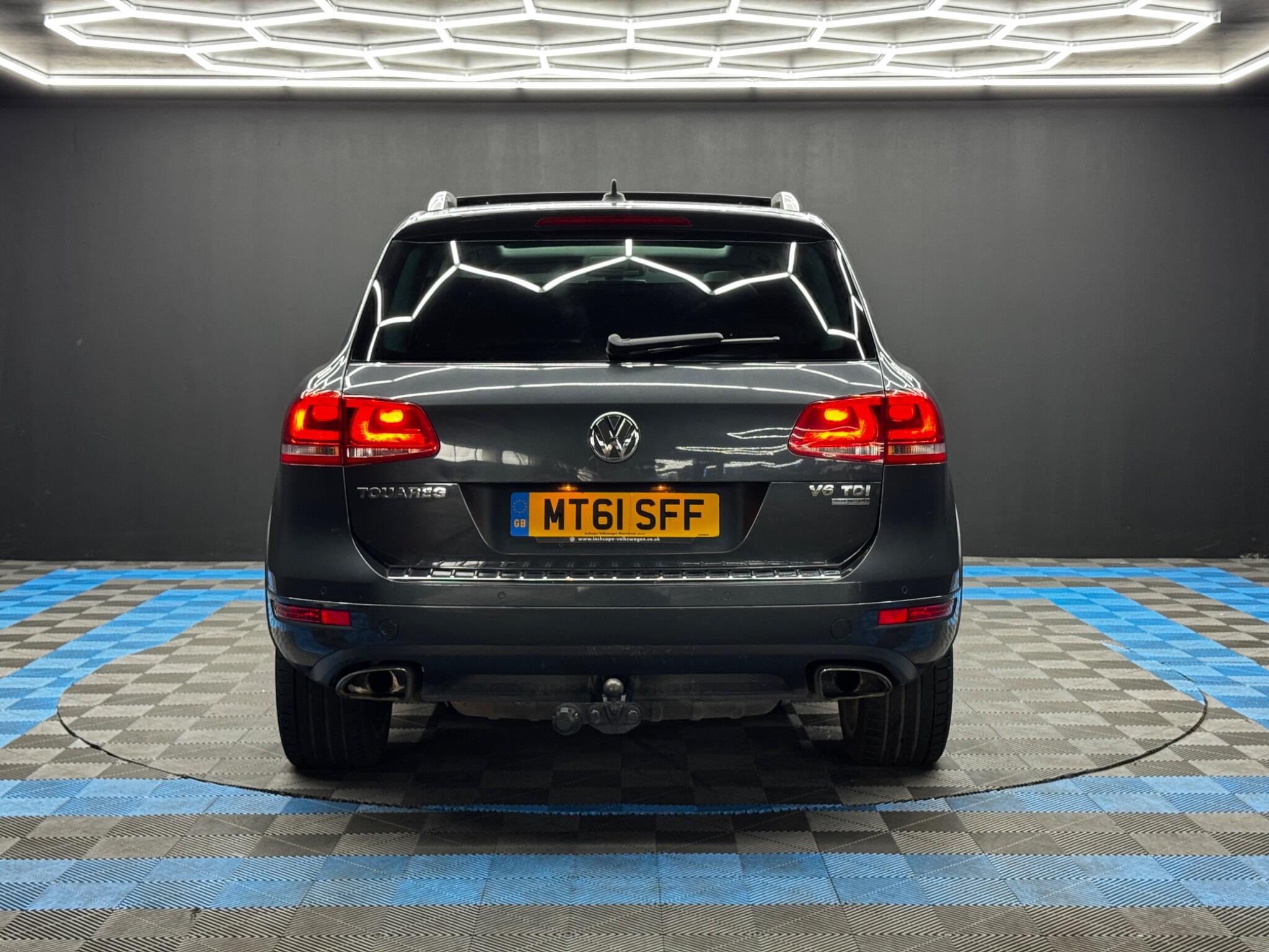 Volkswagen Touareg view 6