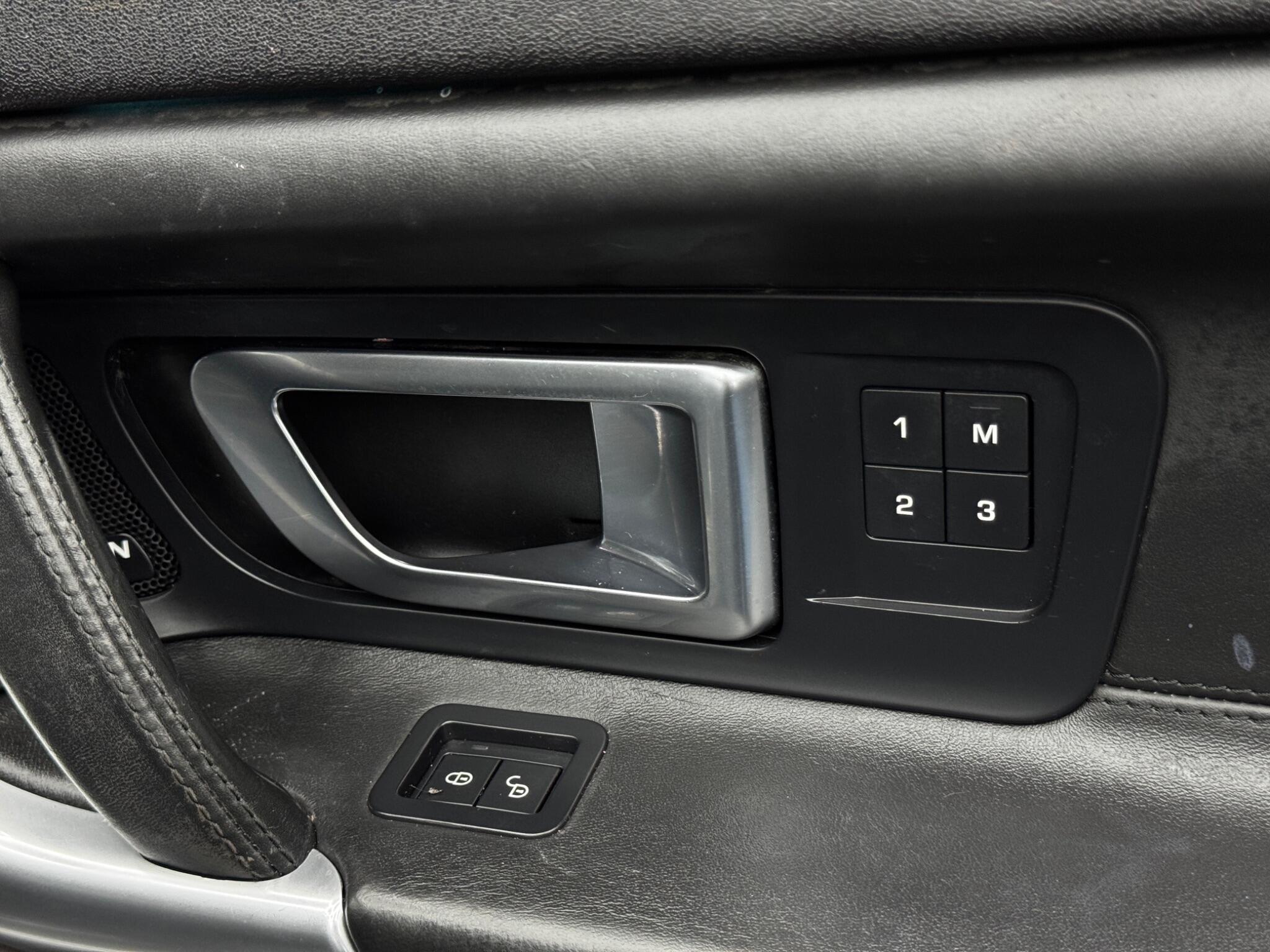 Land Rover Discovery Sport view 41