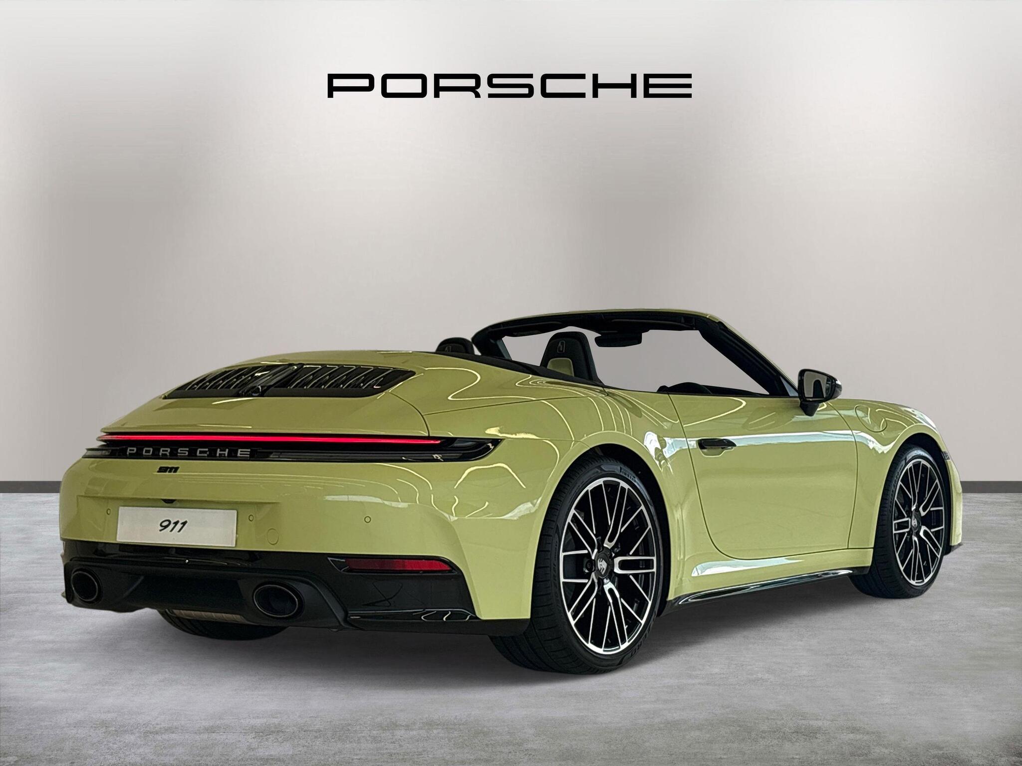 Porsche 911 view 13