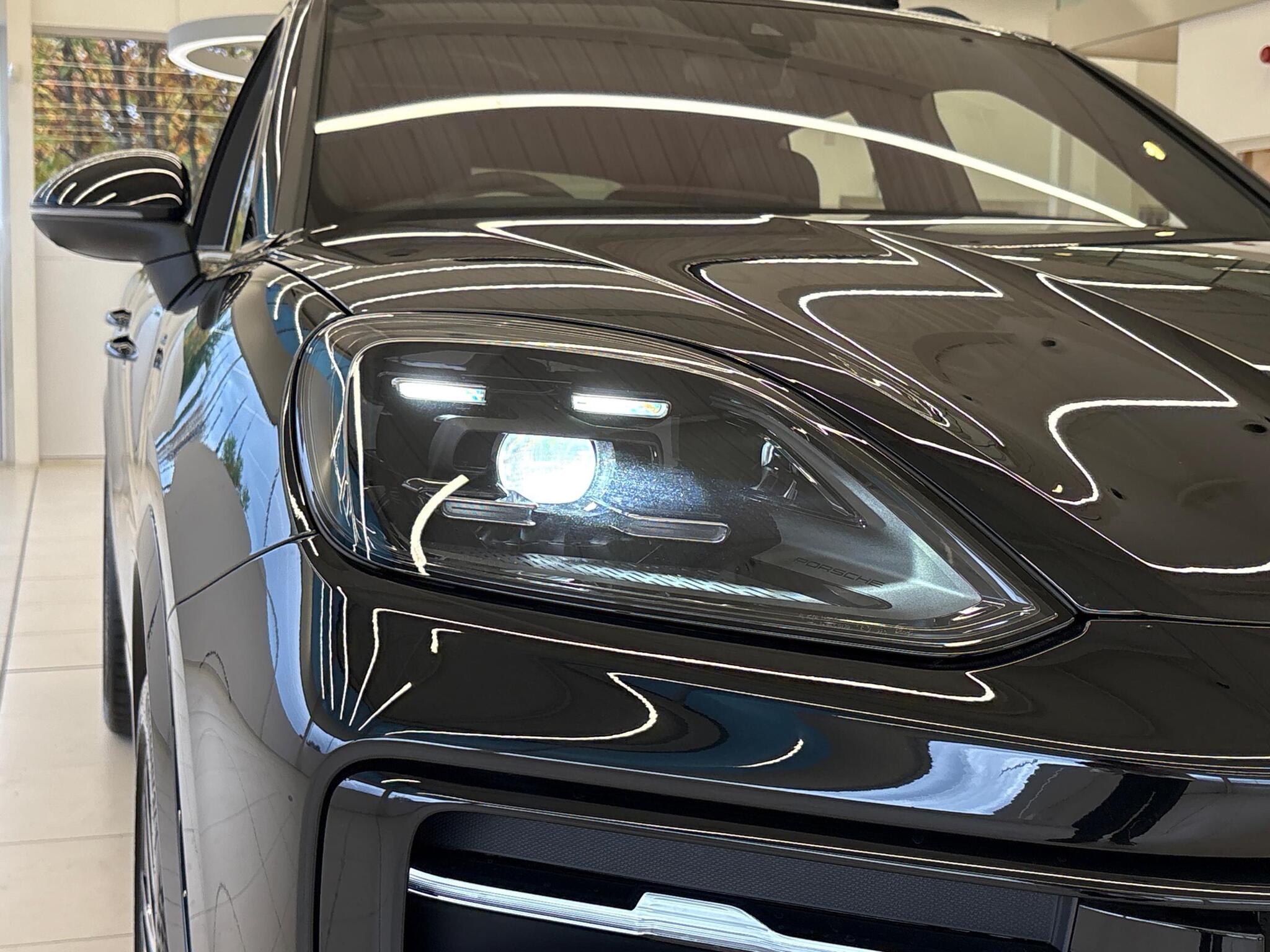 Porsche Cayenne view 21
