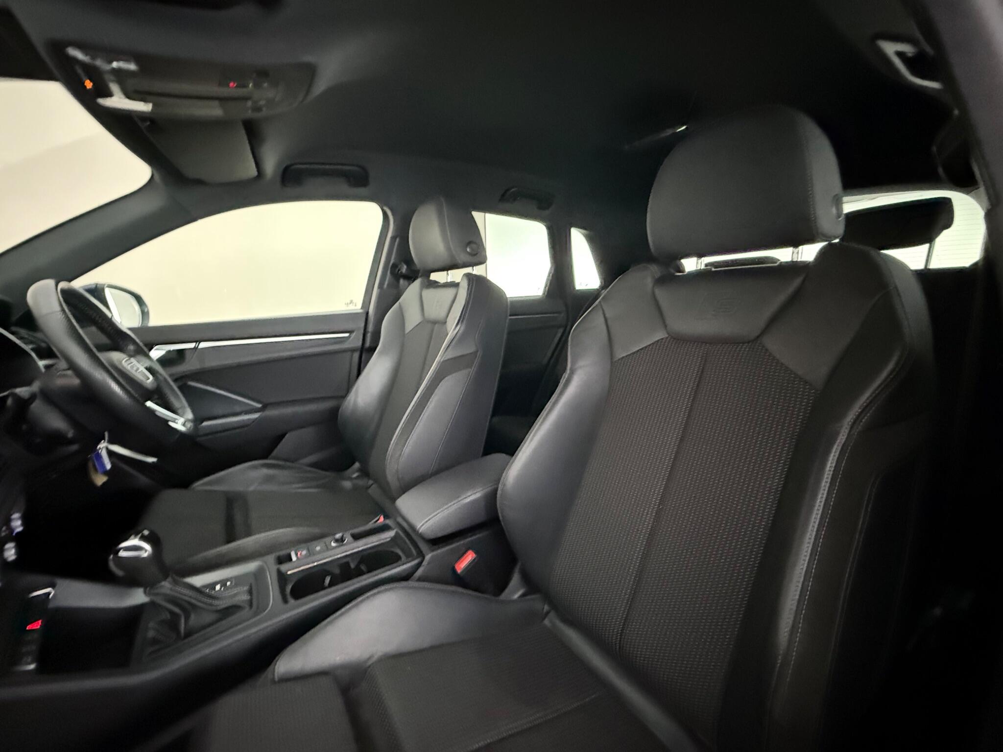 Audi Q3 view 33