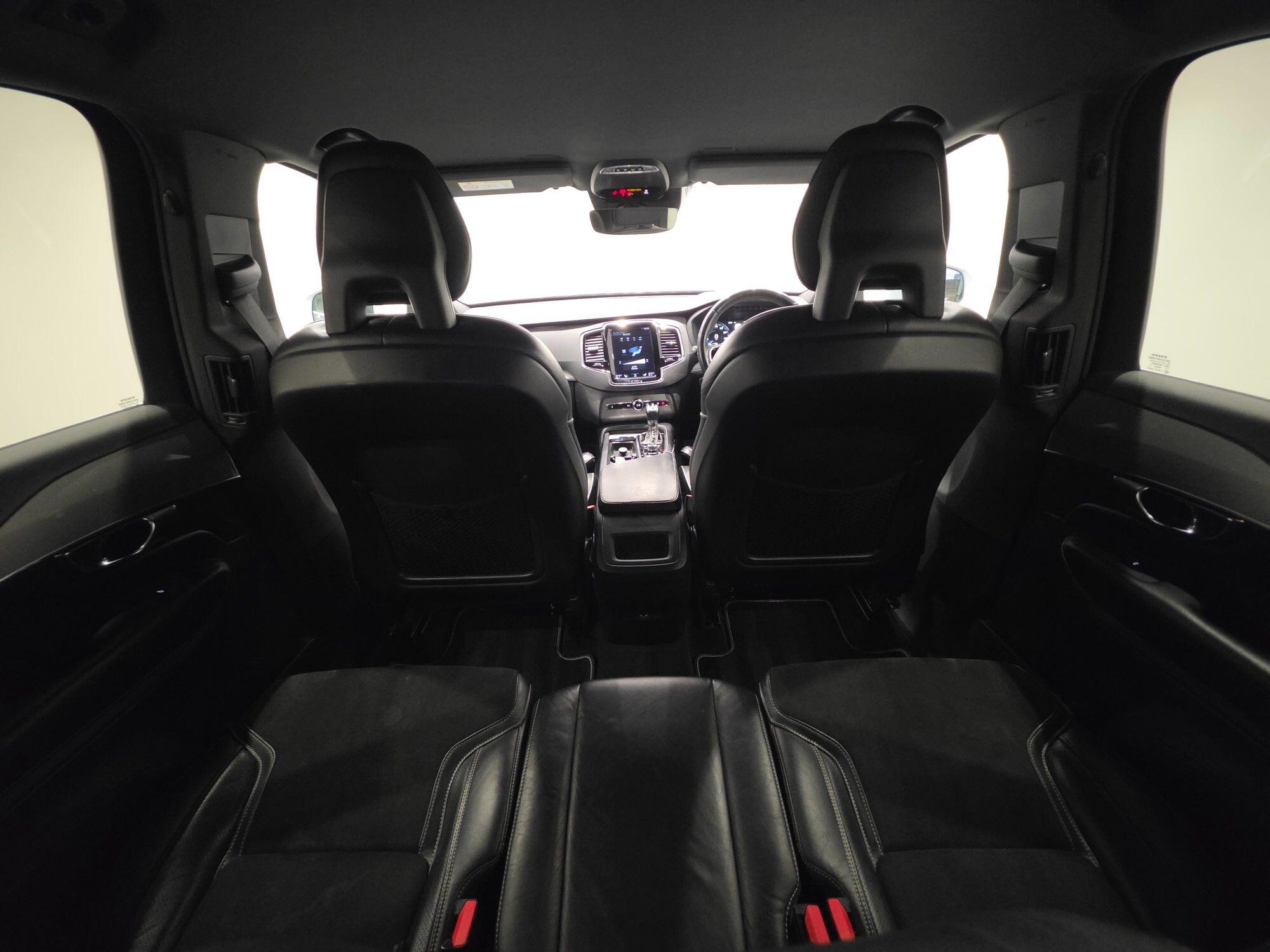 Volvo XC90 view 90