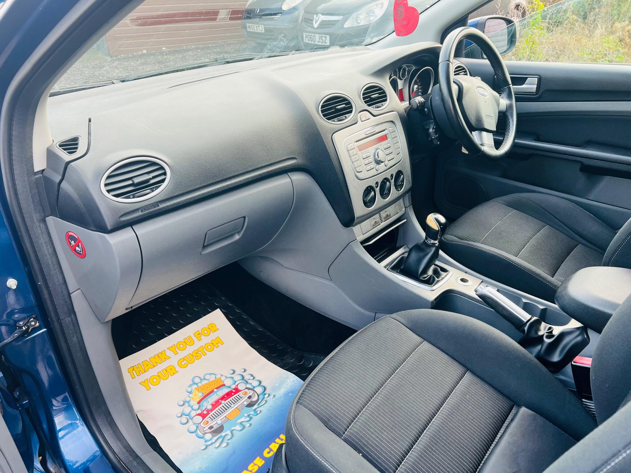 2009 Ford Focus image 10