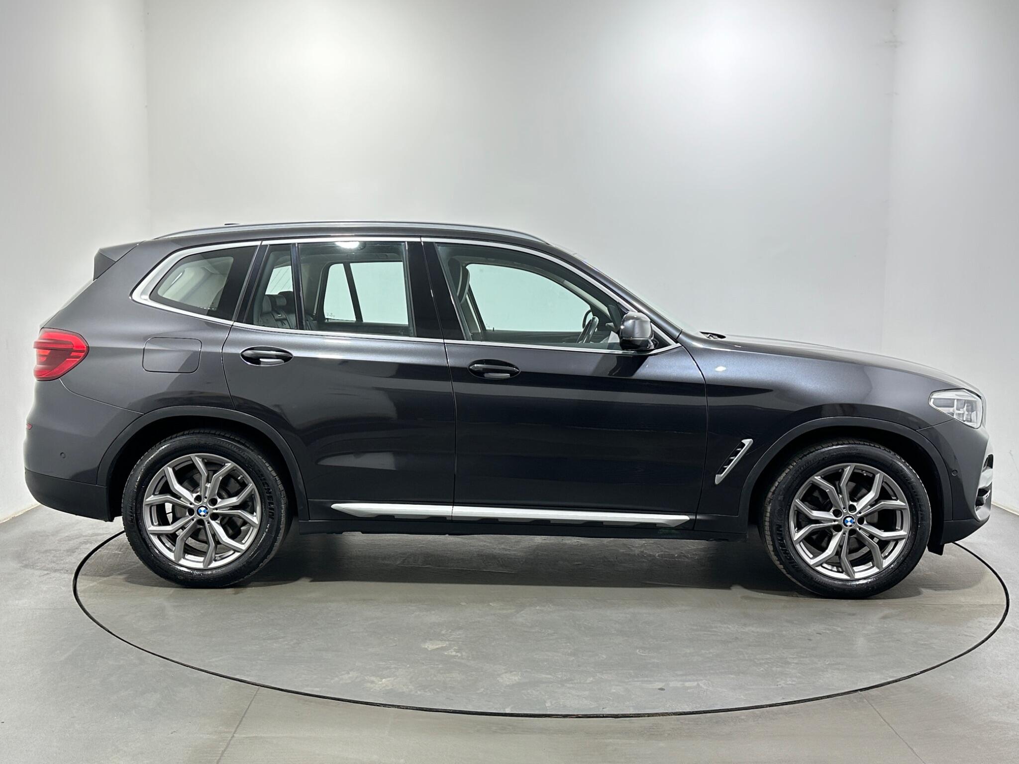 BMW X3 view 9