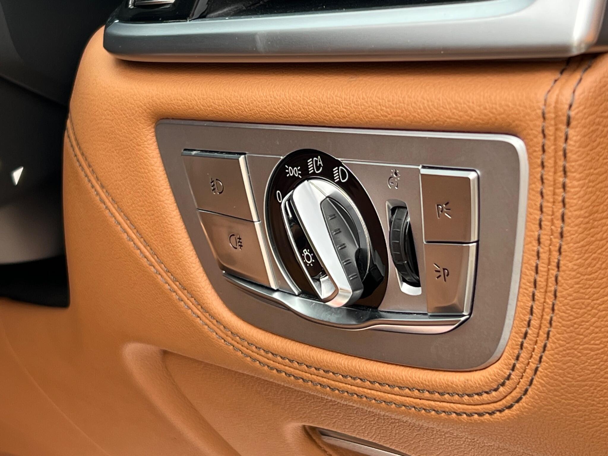 BMW 7 Series view 18