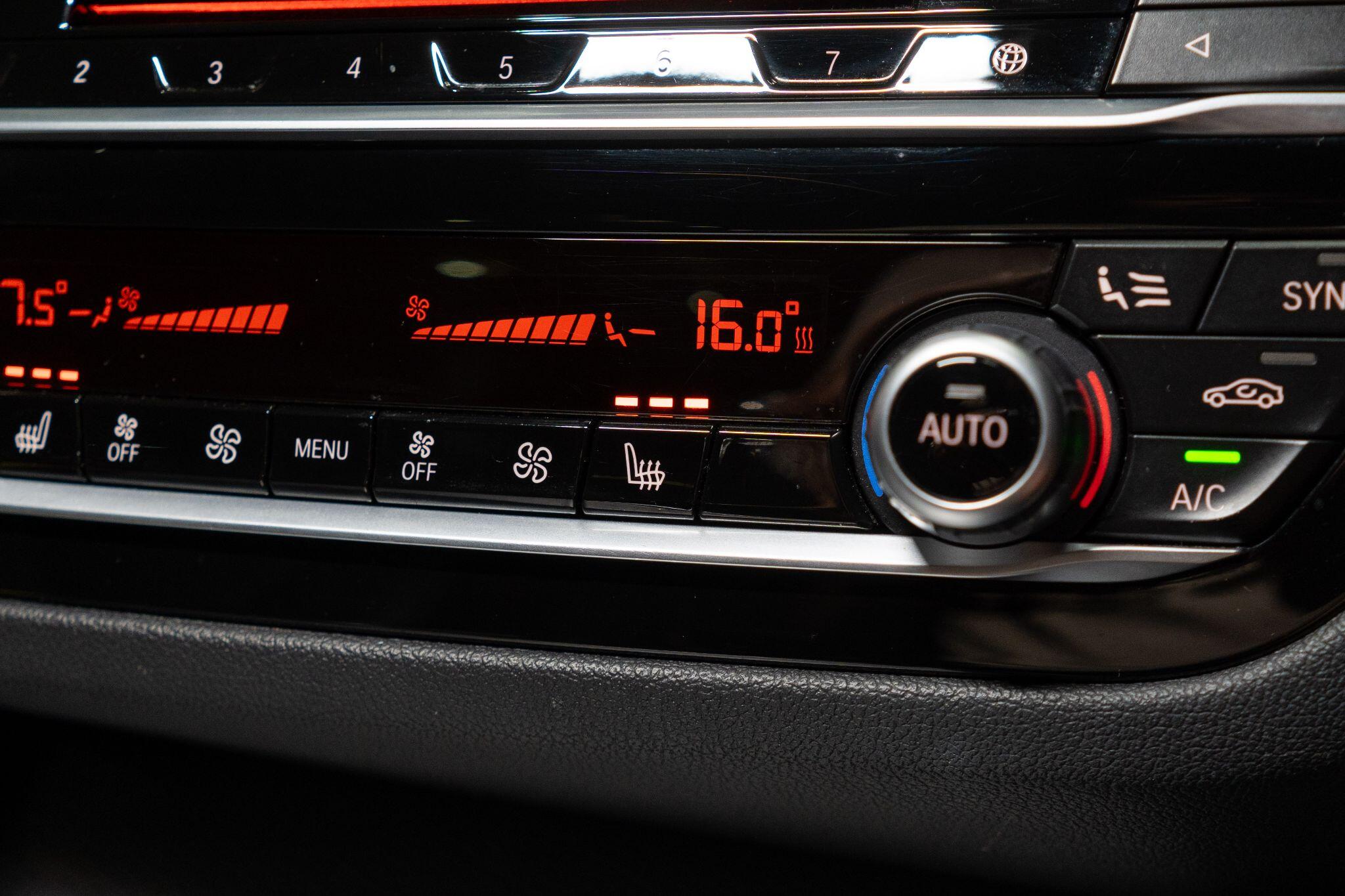 BMW 5 Series view 22
