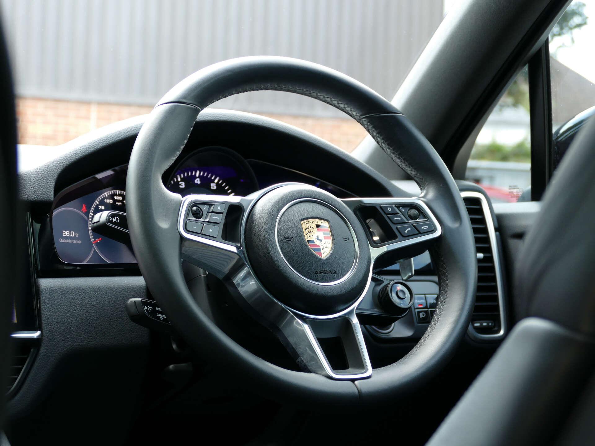 Porsche Cayenne view 29