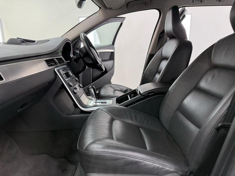 2010 Volvo V70 image 24
