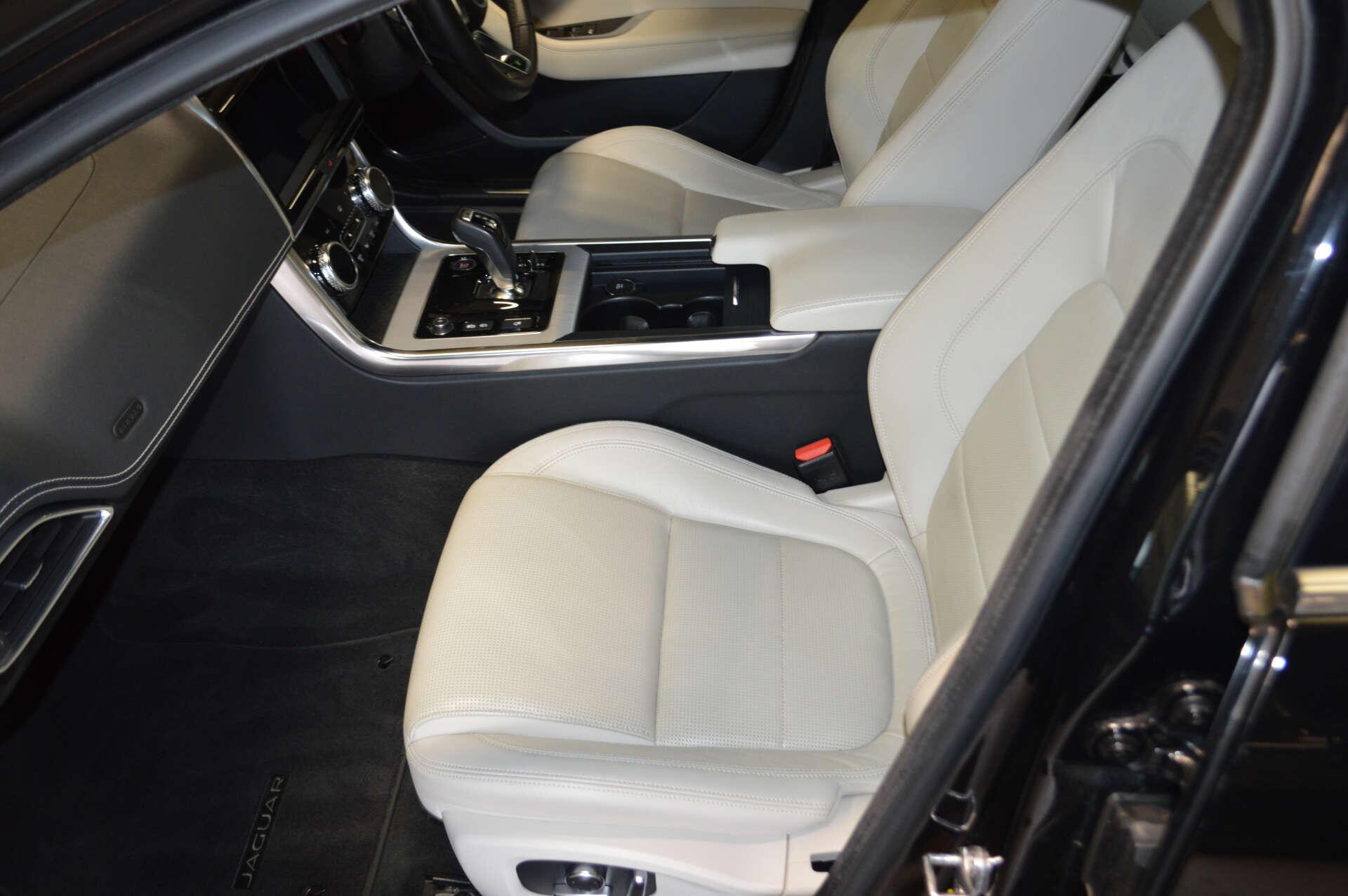 Jaguar Xe view 12