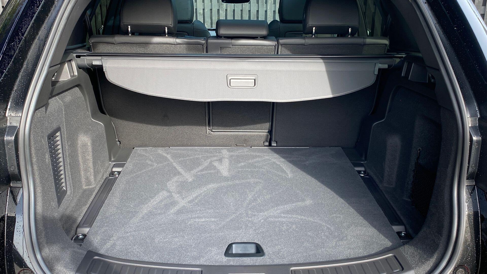 Land Rover Discovery Sport view 11