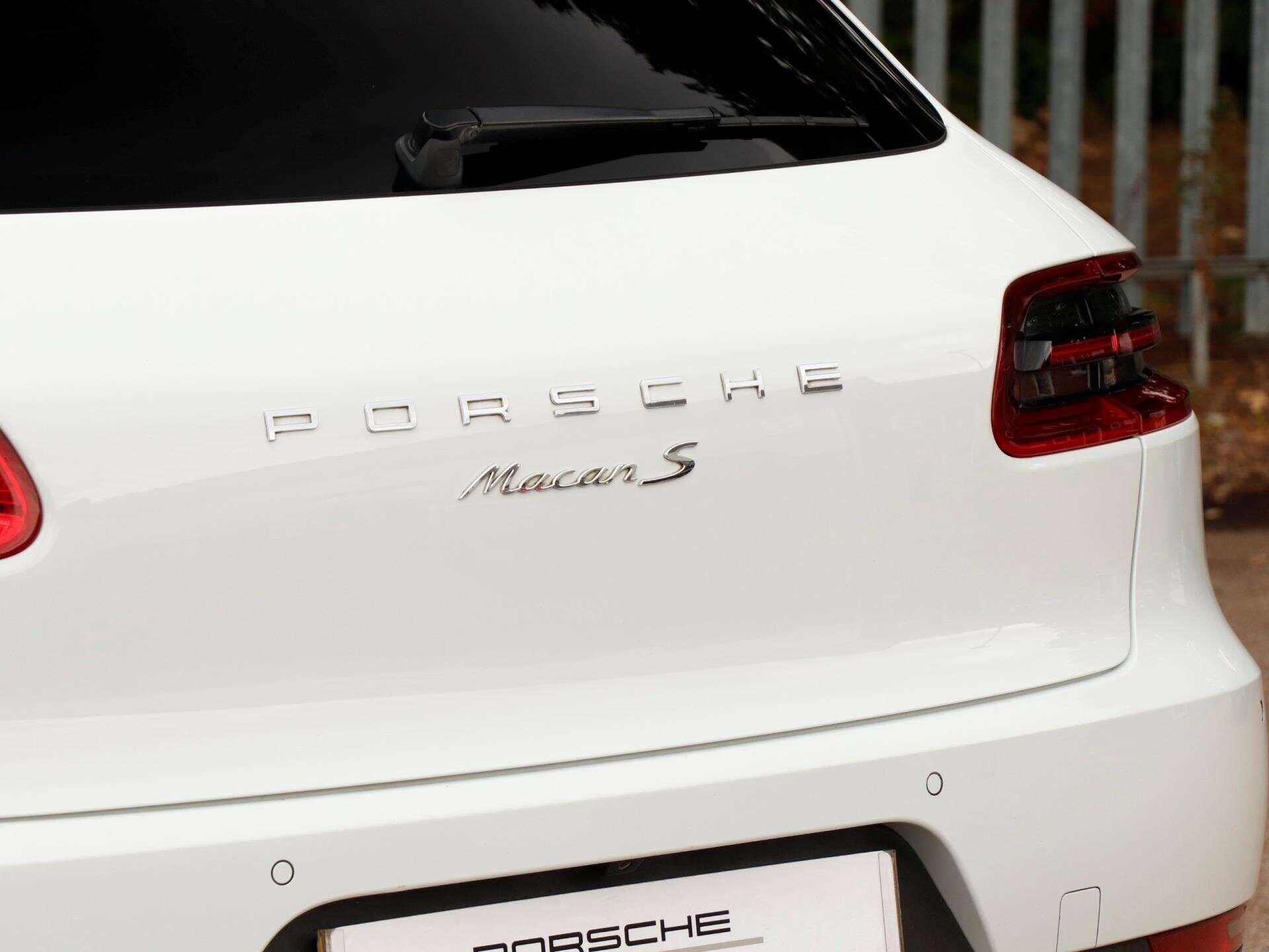 Porsche Macan view 29