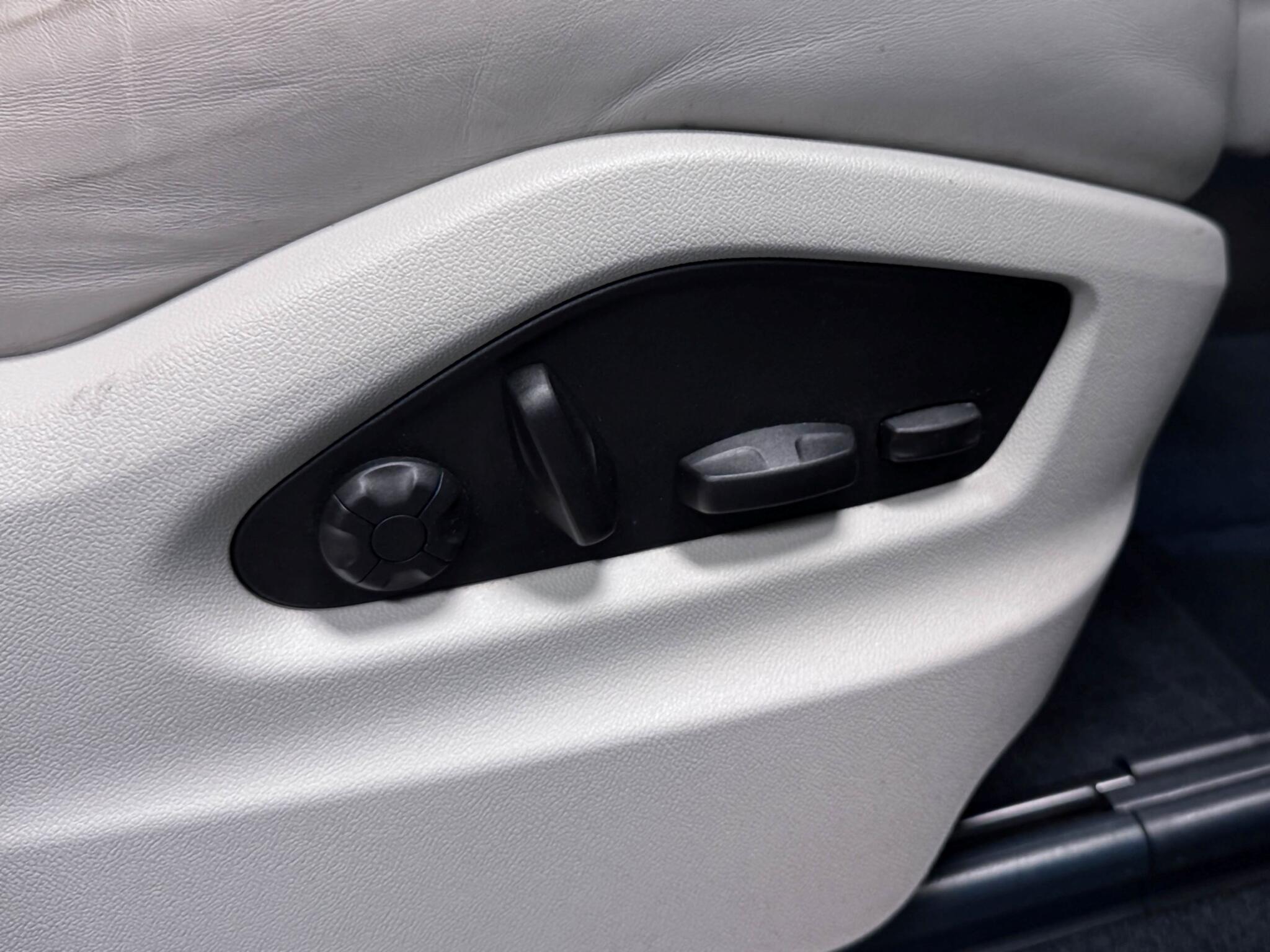 Porsche Cayenne view 29
