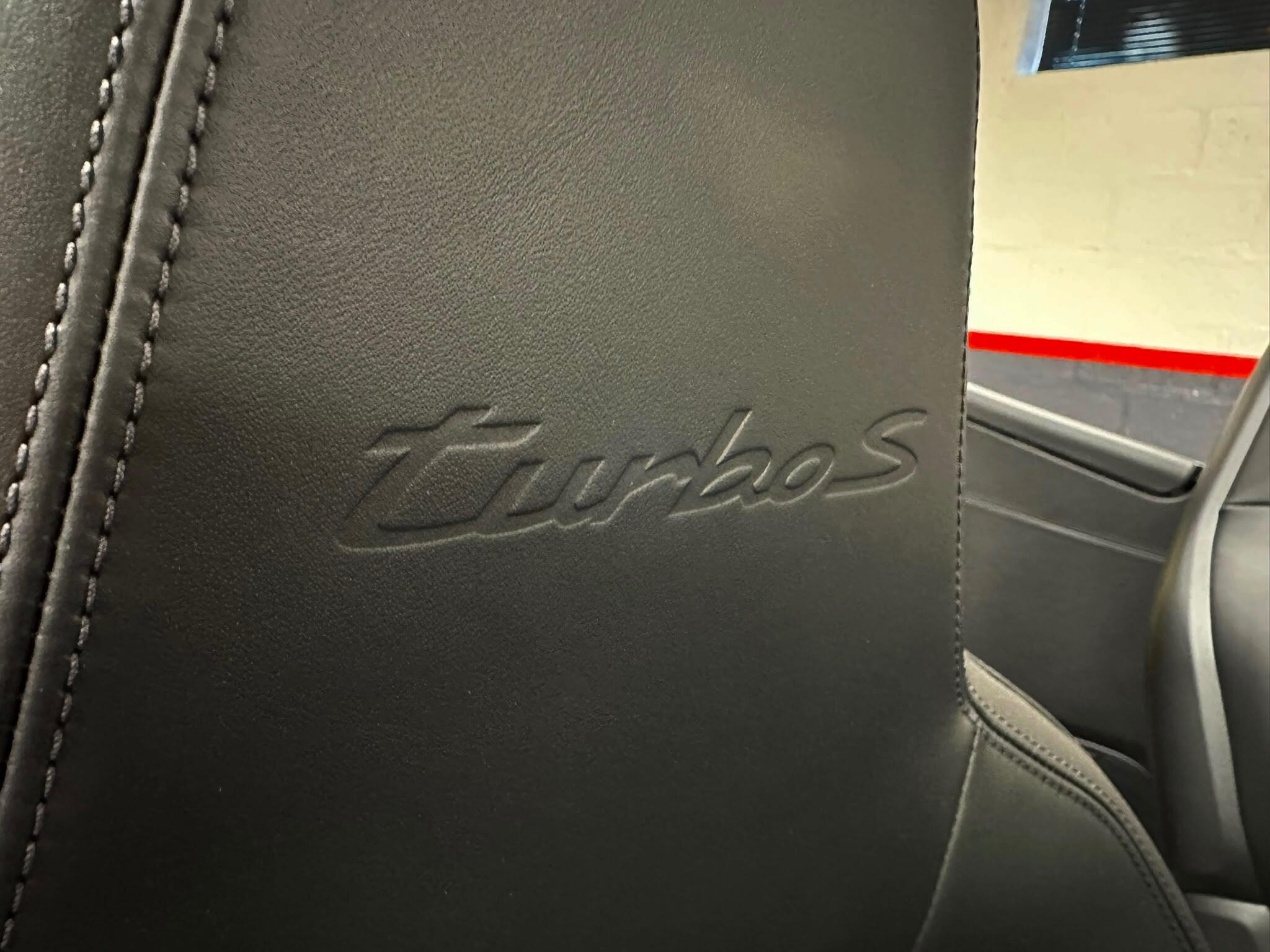 Porsche 911 view 16
