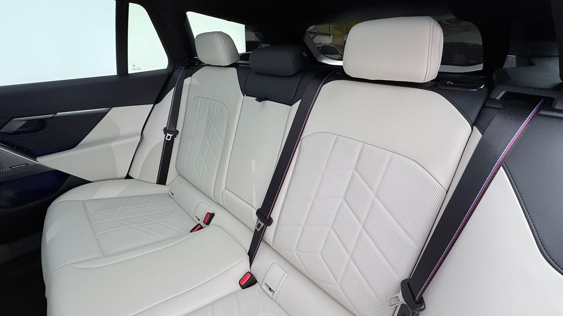 BMW 5 Series view 12