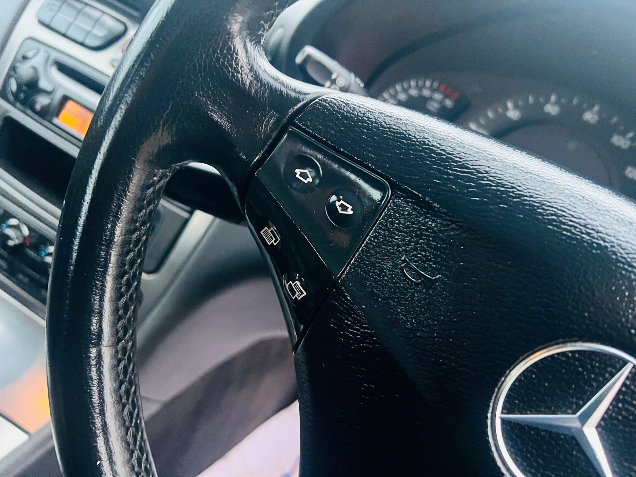2004 Mercedes-Benz C Class image 37
