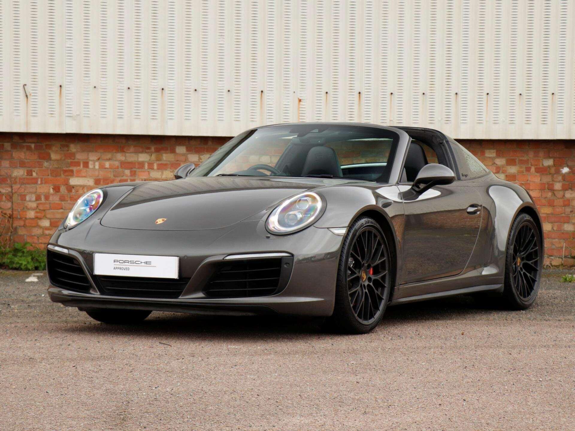 Porsche 911 view 37