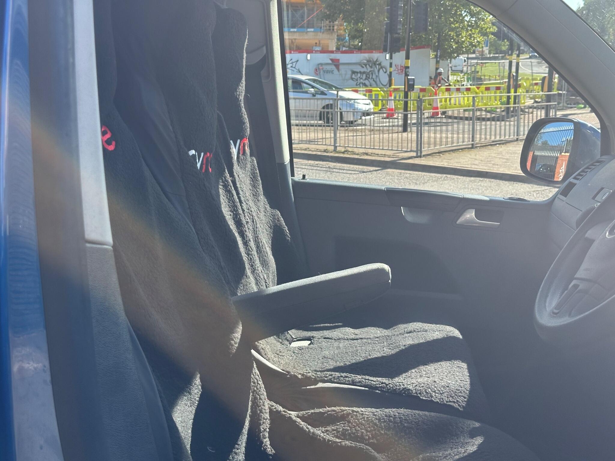 Volkswagen Transporter view 24