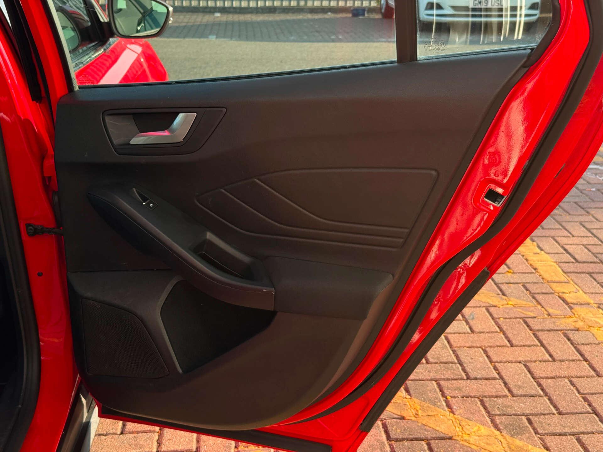Ford Focus view 24