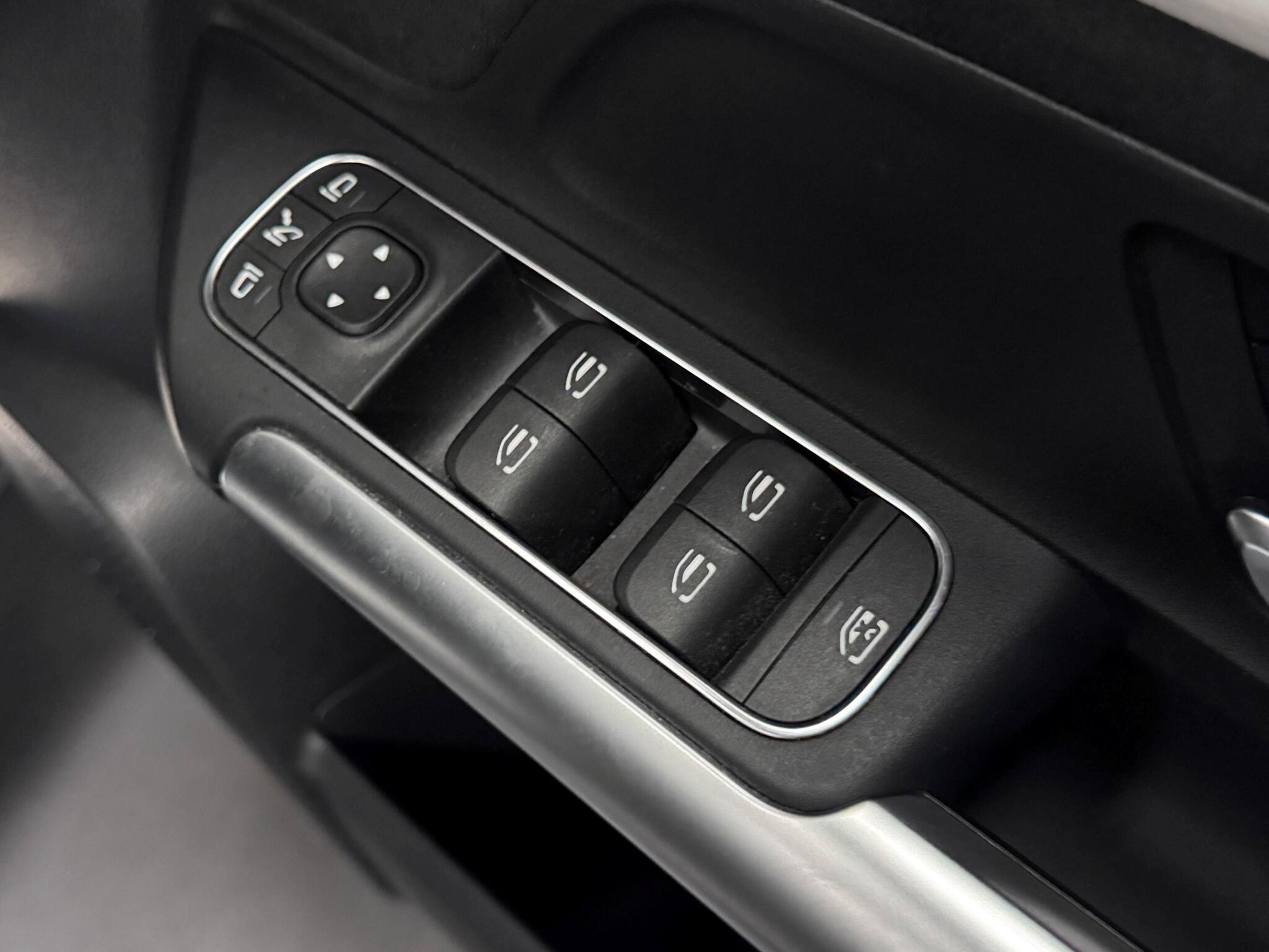 Mercedes-Benz Eqa view 13
