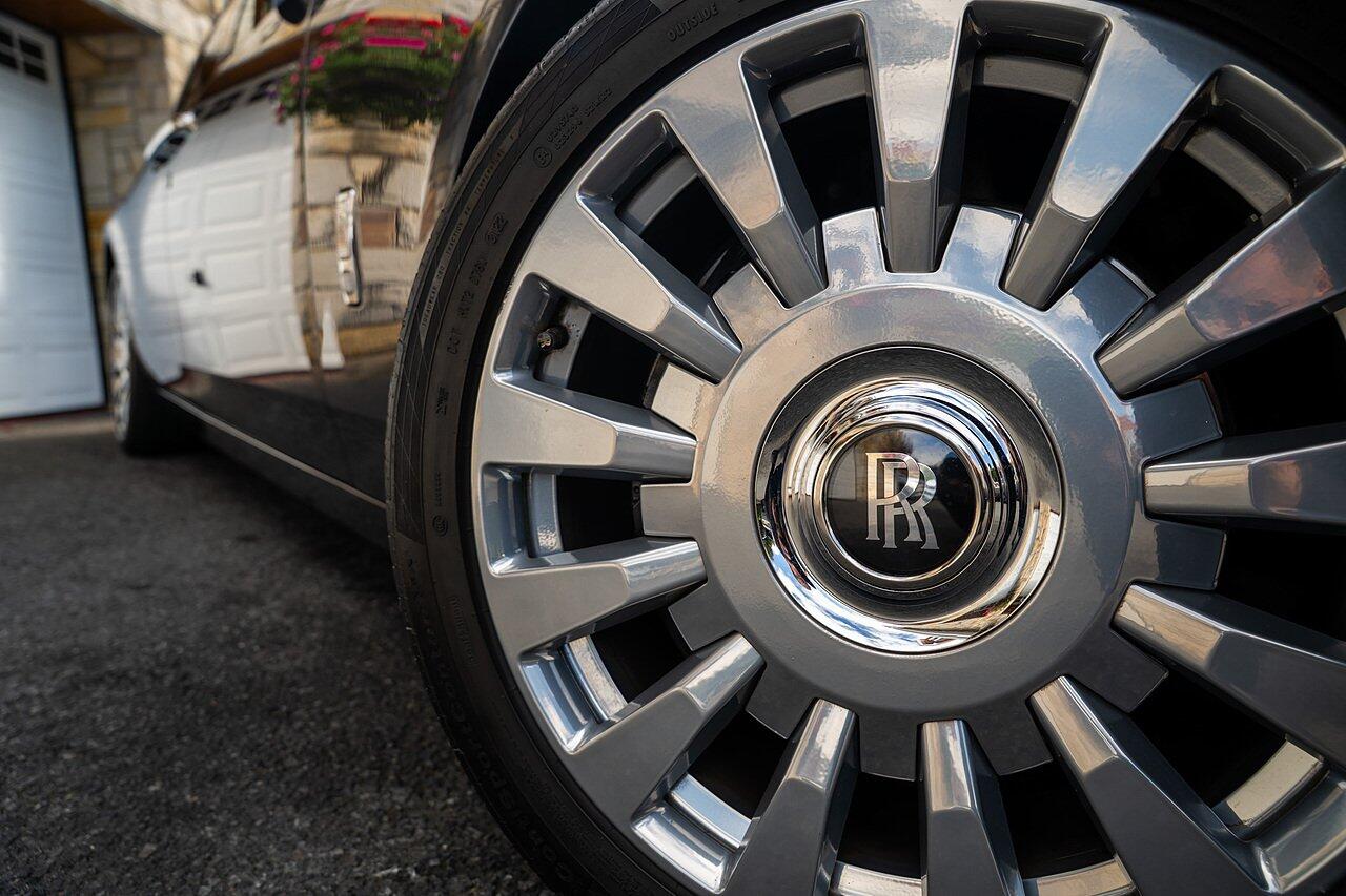 Rolls-Royce Phantom view 27