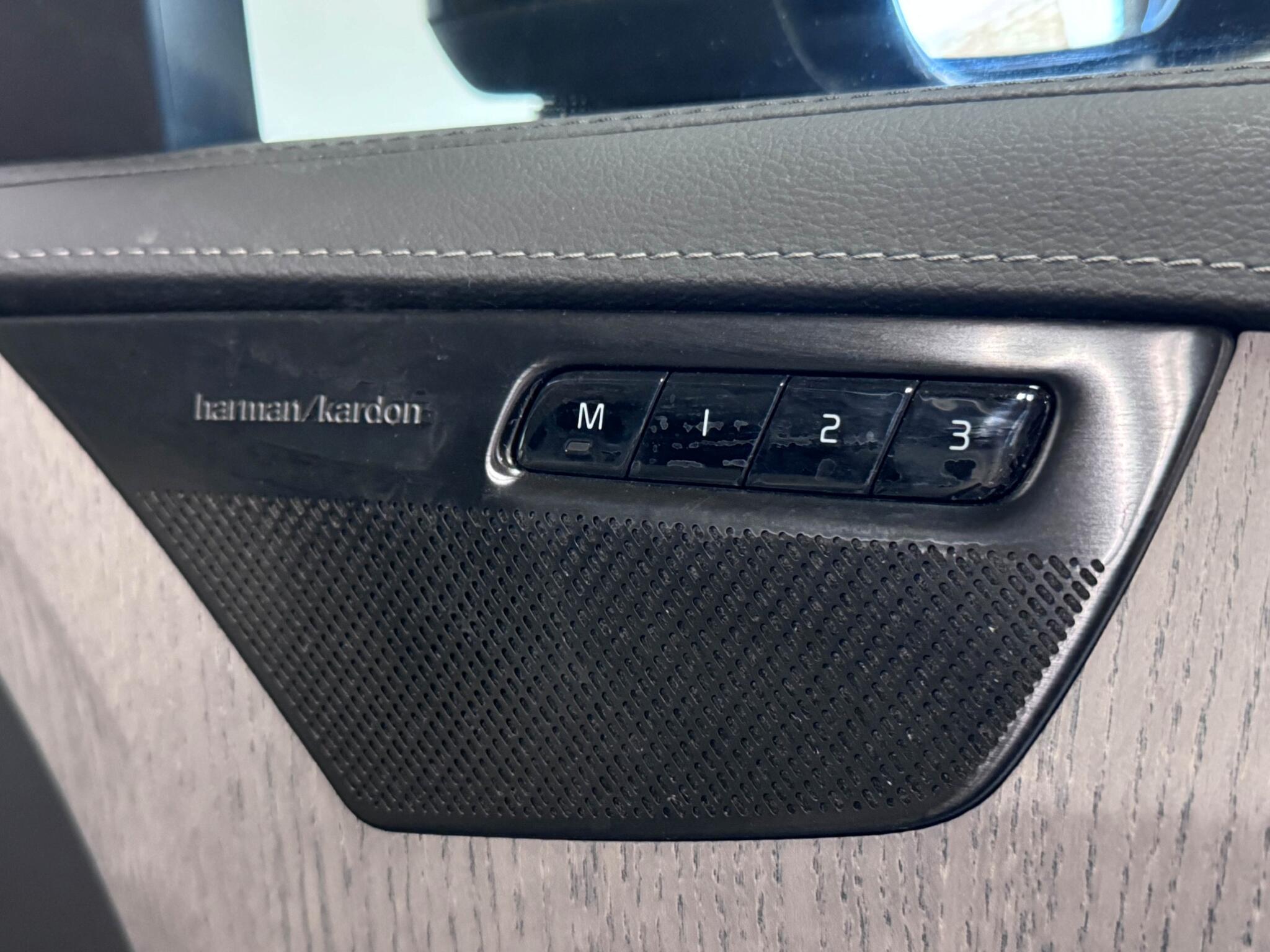 Volvo XC90 view 14