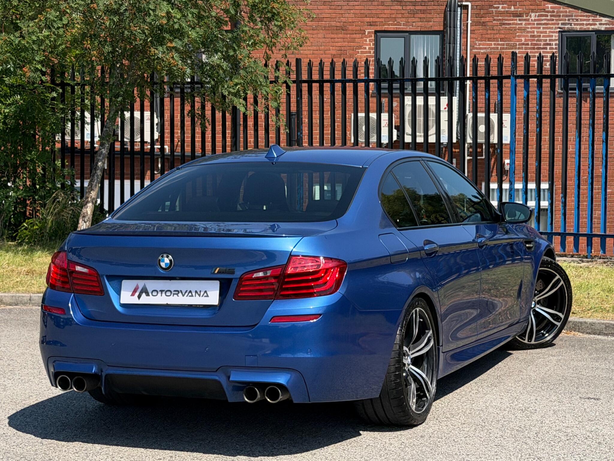 BMW M5 view 13