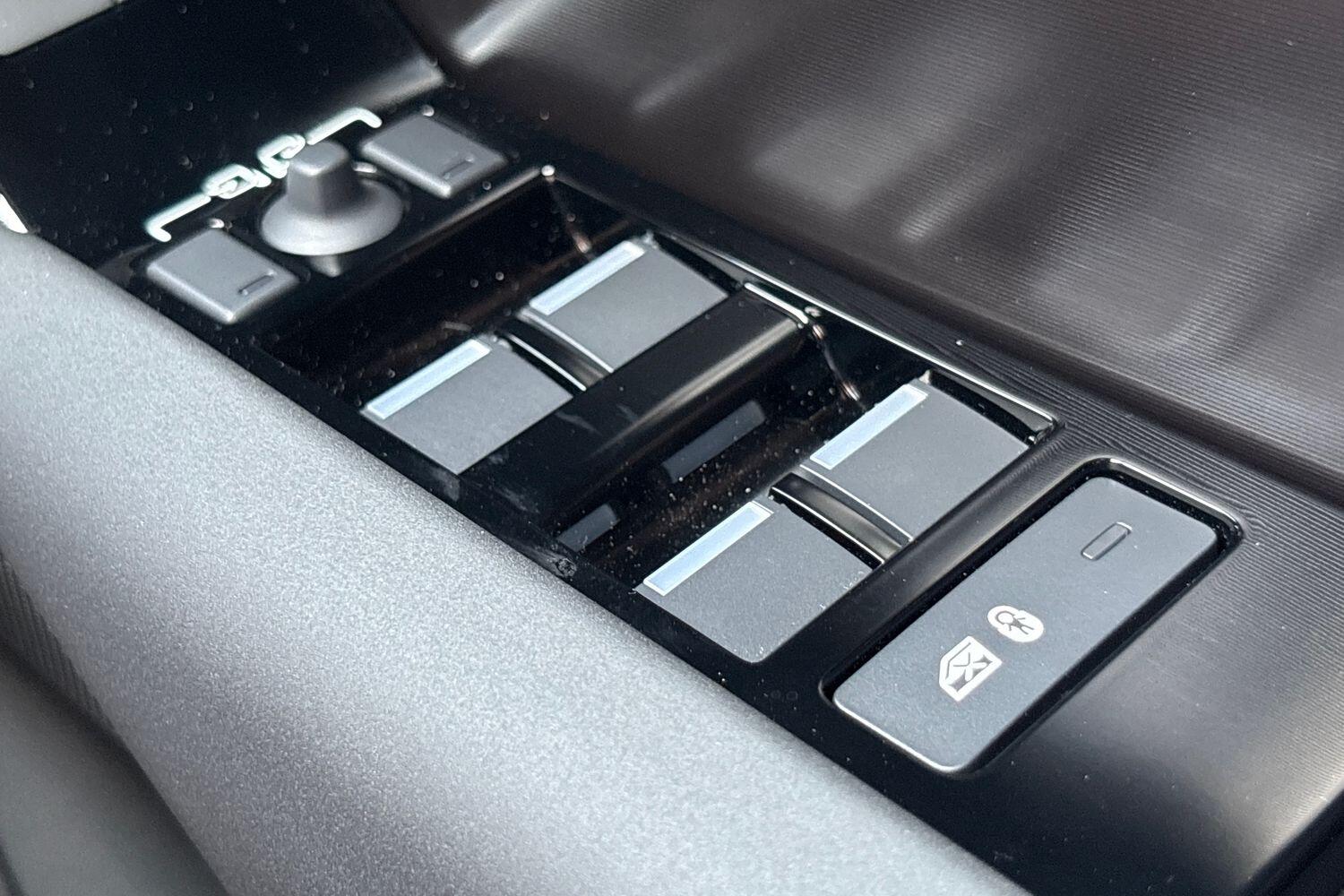 Land Rover Range Rover Velar view 30