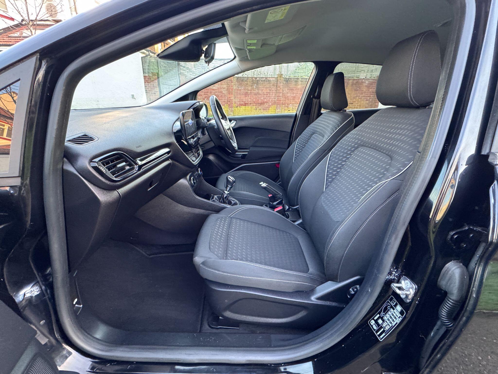 2017 Ford Fiesta image 36