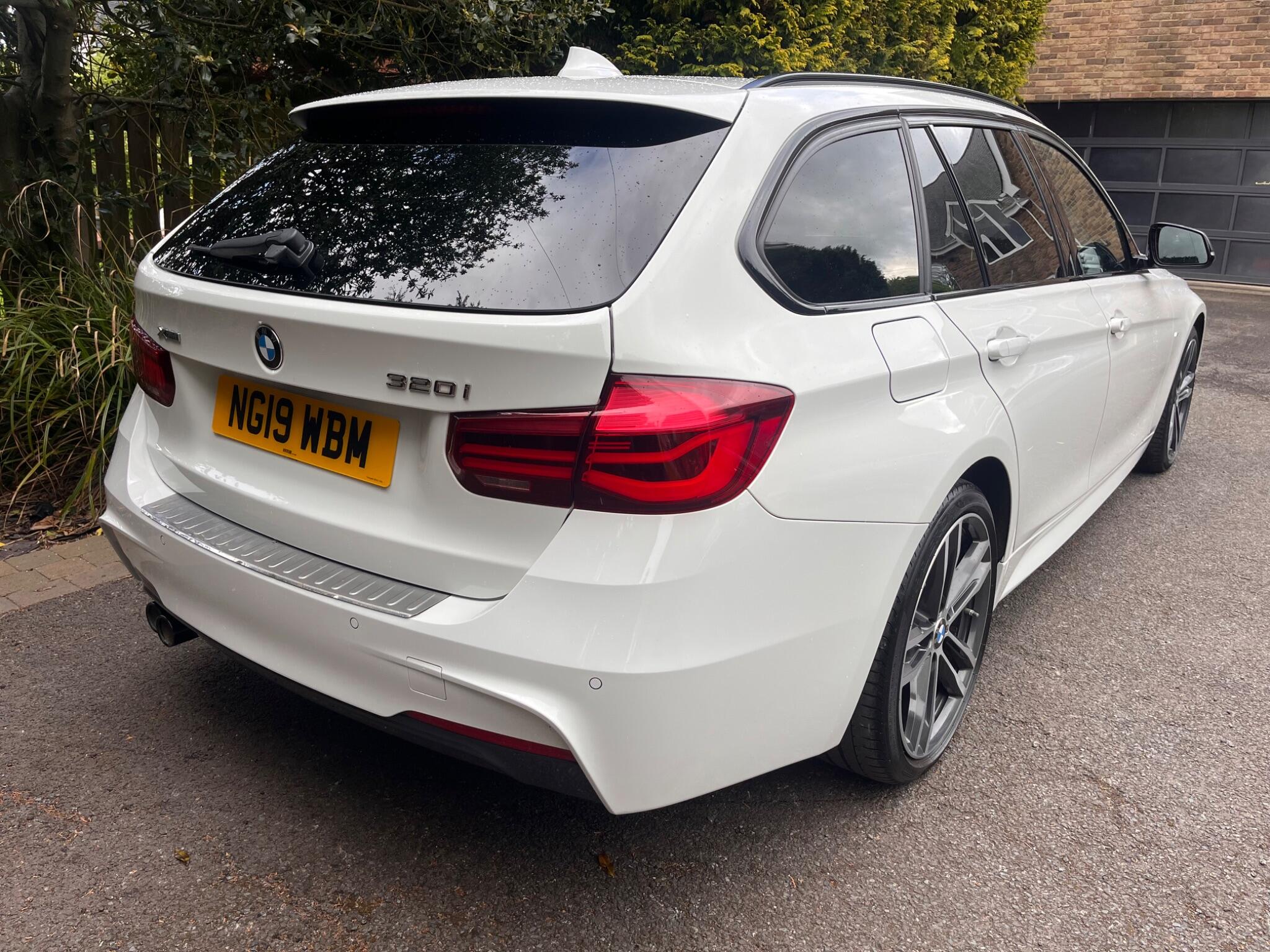 BMW 3 Series view 14