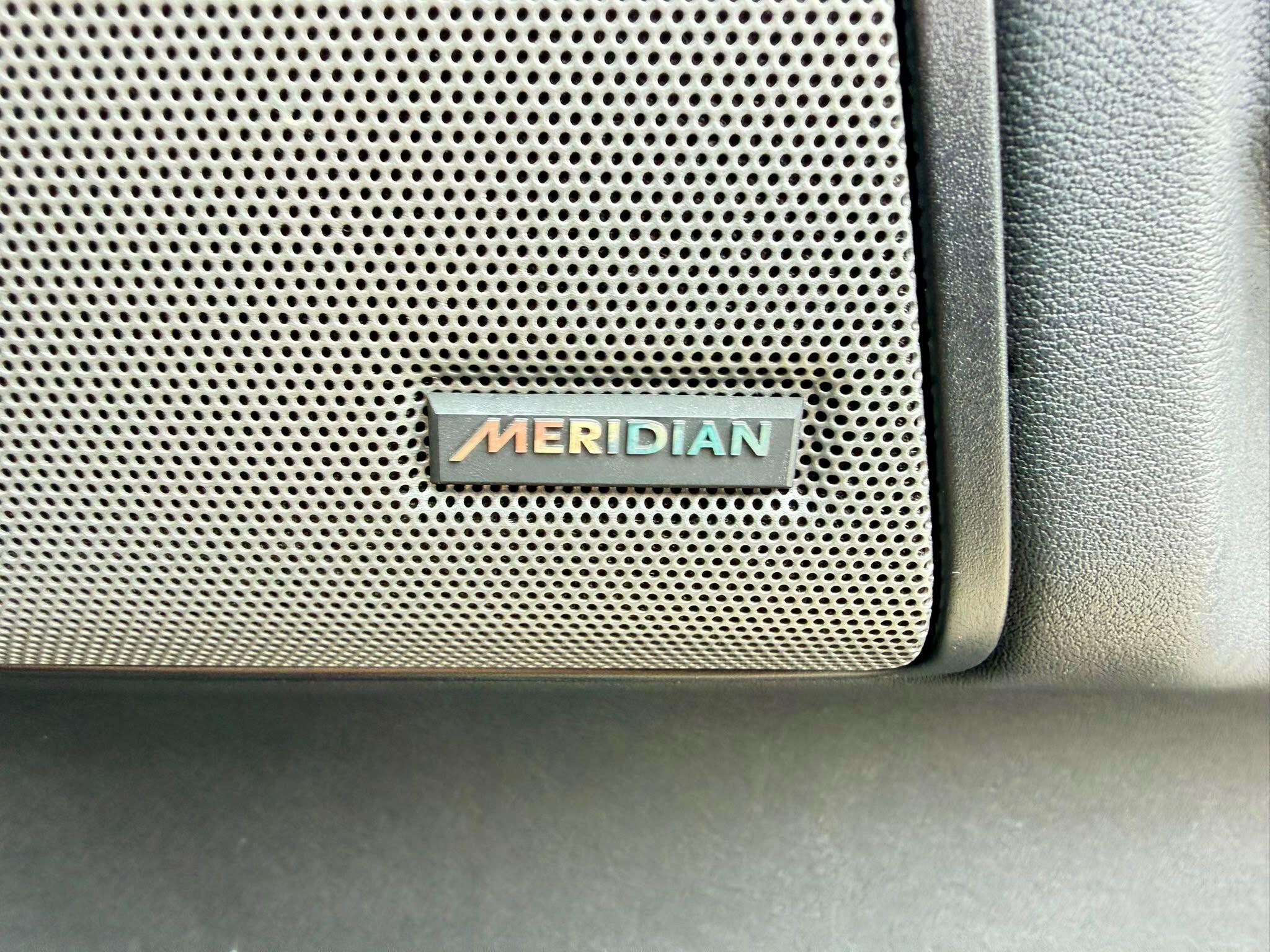 Land Rover Discovery view 26