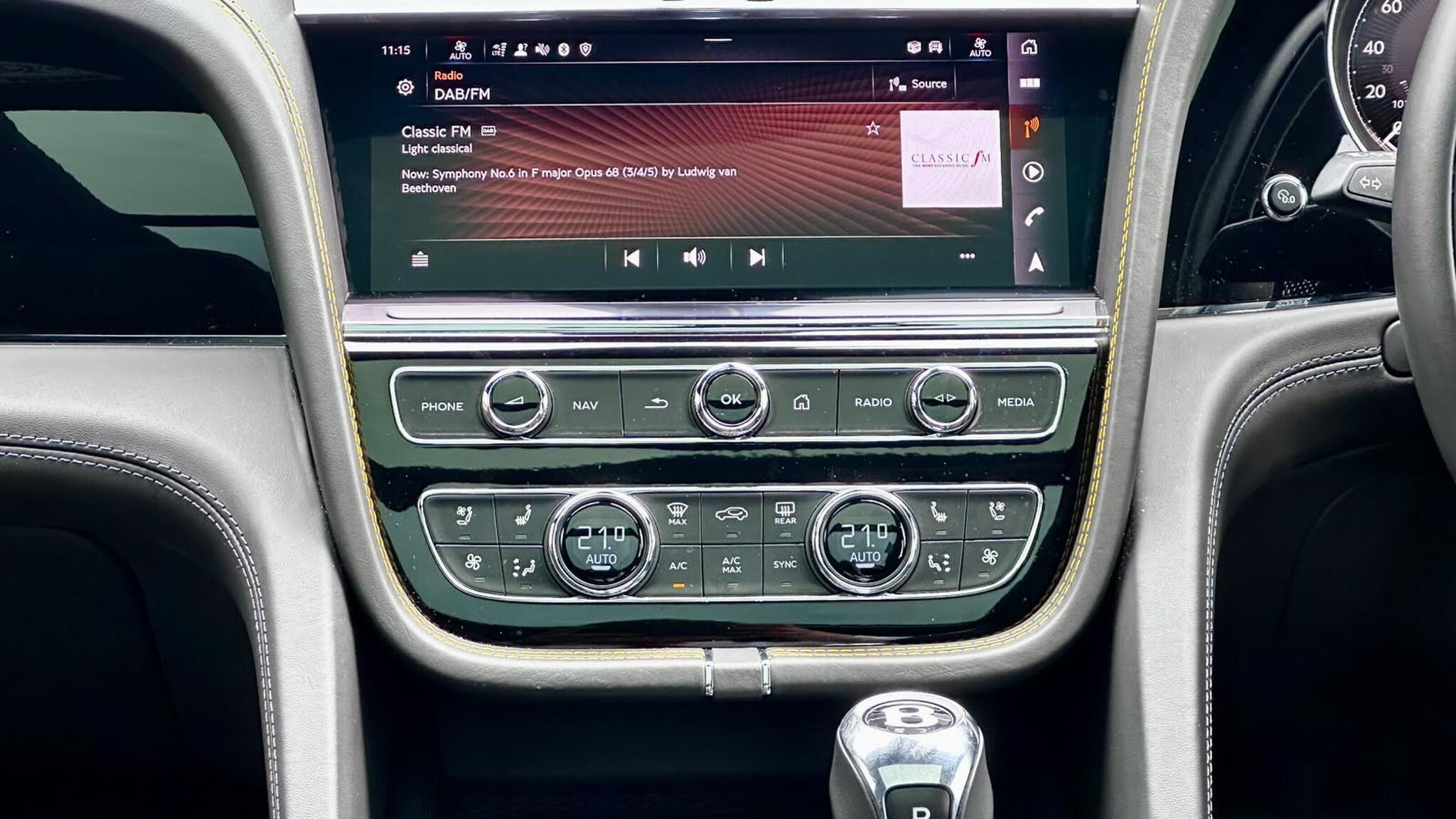 Bentley Bentayga view 44