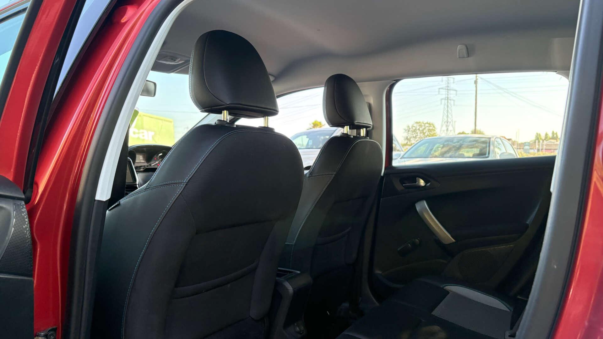 Peugeot 2008 view 12