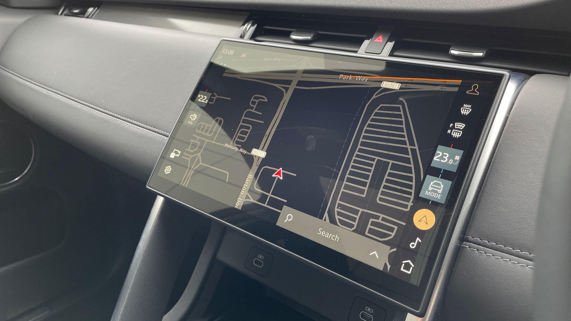 Land Rover Discovery Sport view 11