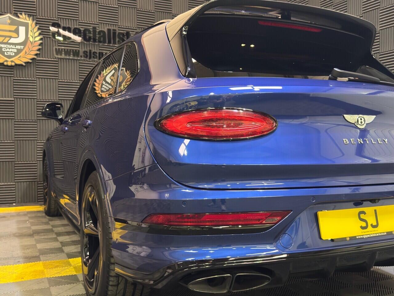 Bentley Bentayga view 32