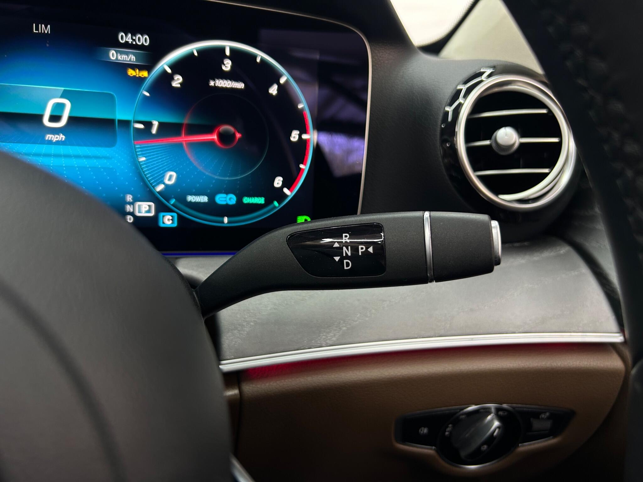Mercedes-Benz E Class view 24