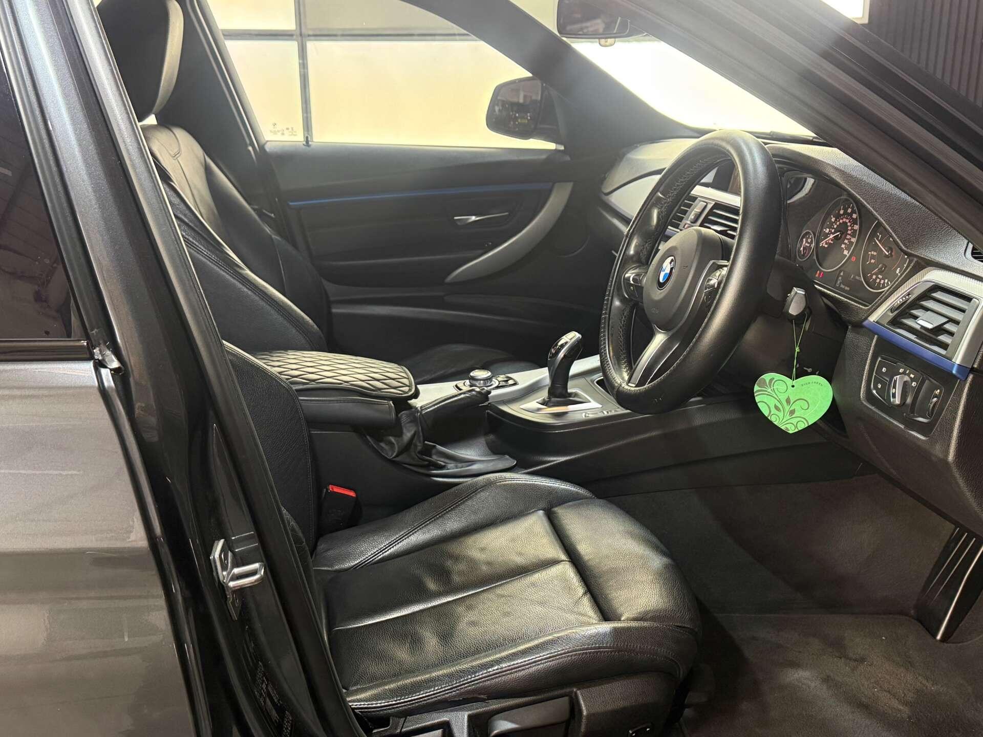BMW 3 Series view 21