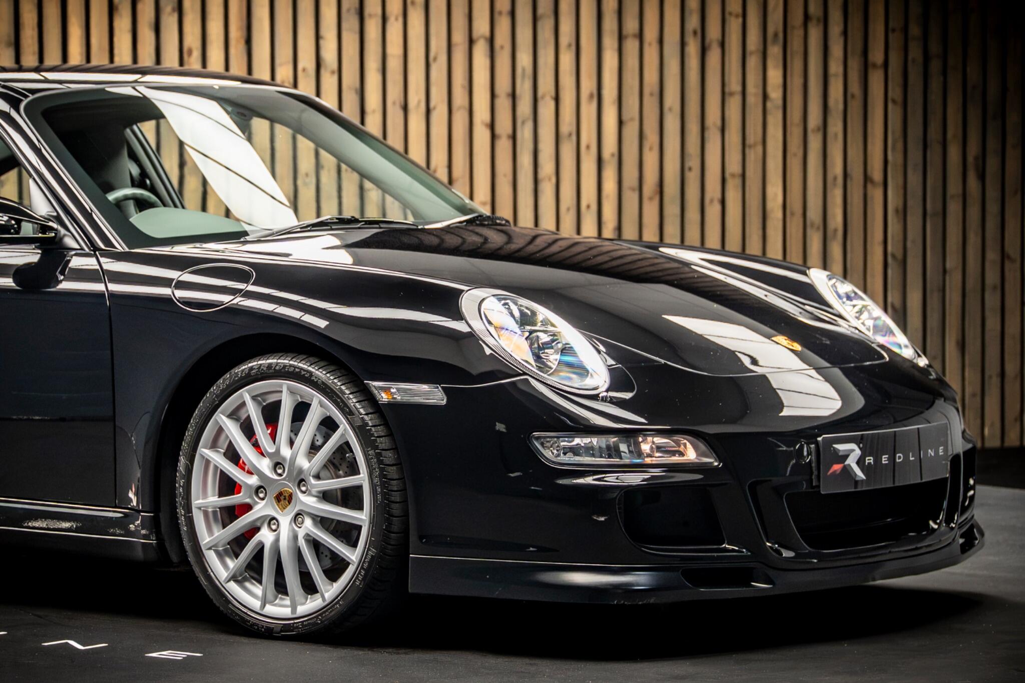 Porsche 911 view 10