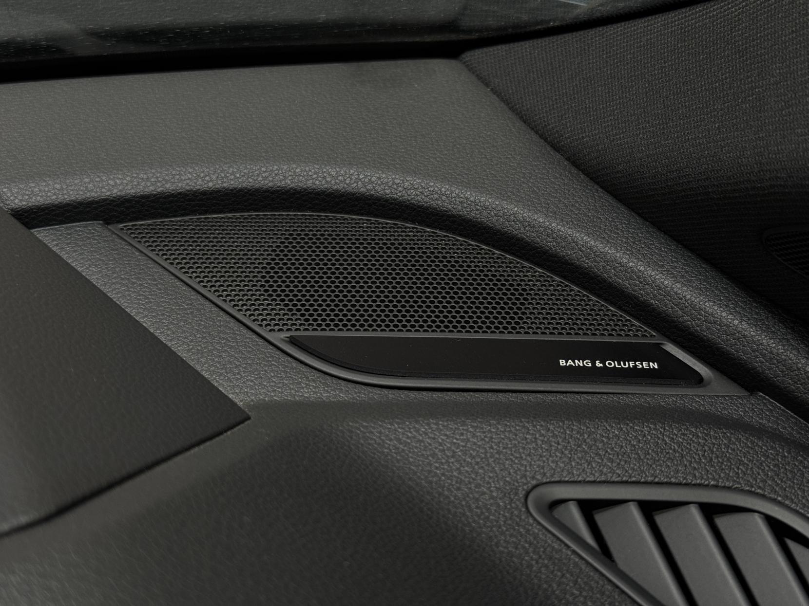 Audi Q5 view 44