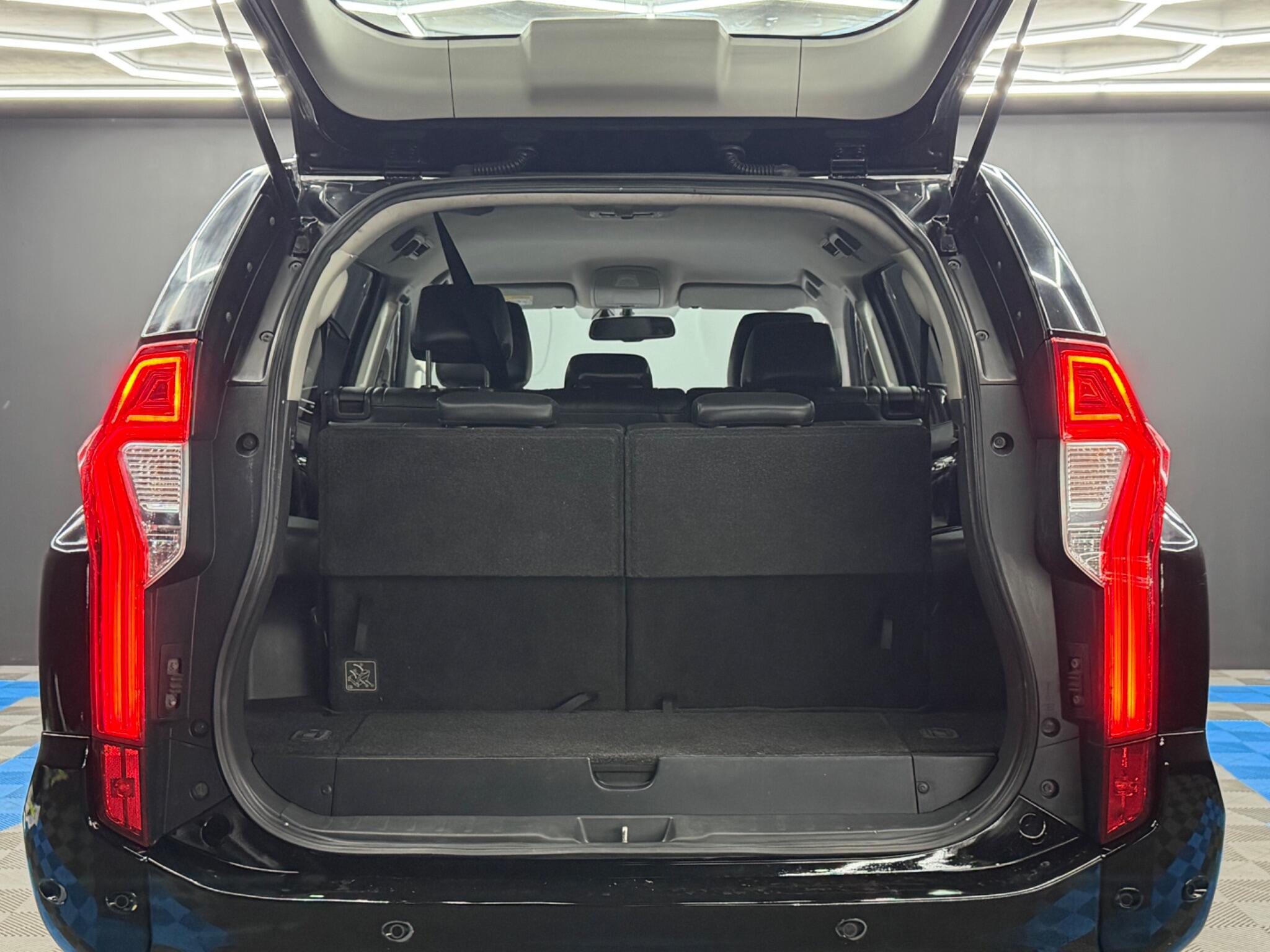 Mitsubishi Shogun Sport view 33
