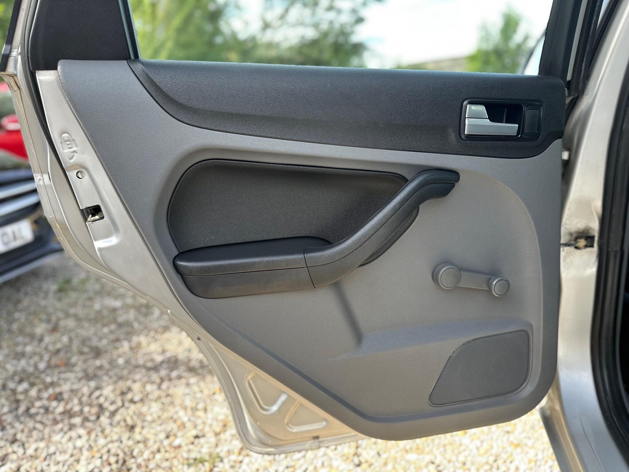 Ford Focus view 43