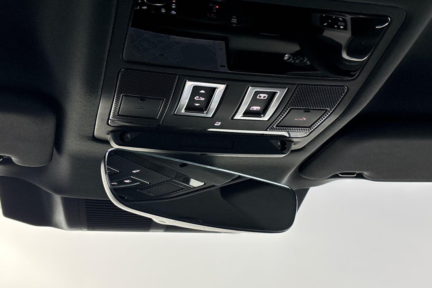 Land Rover Defender view 14