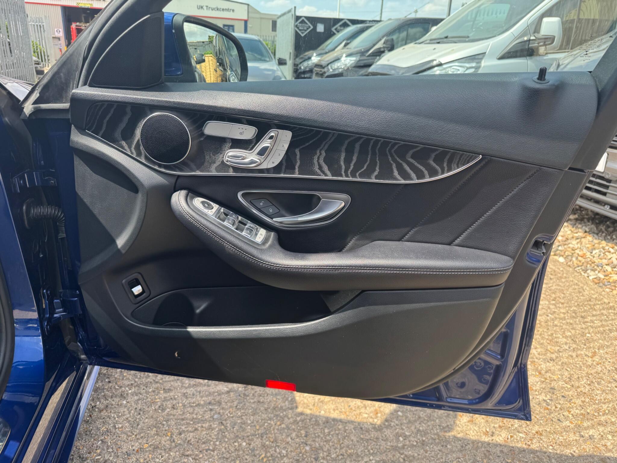Mercedes-Benz C Class view 28
