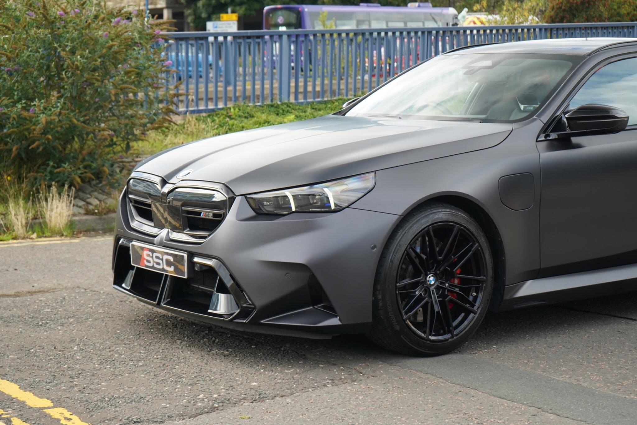 BMW M5 view 9