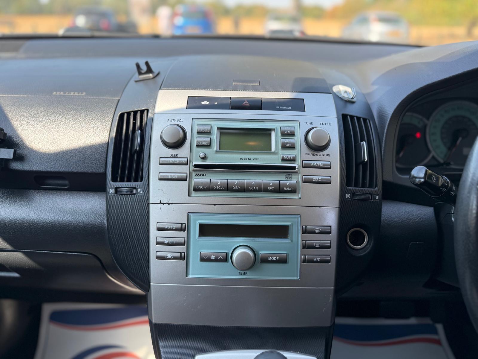 Toyota Corolla Verso view 45