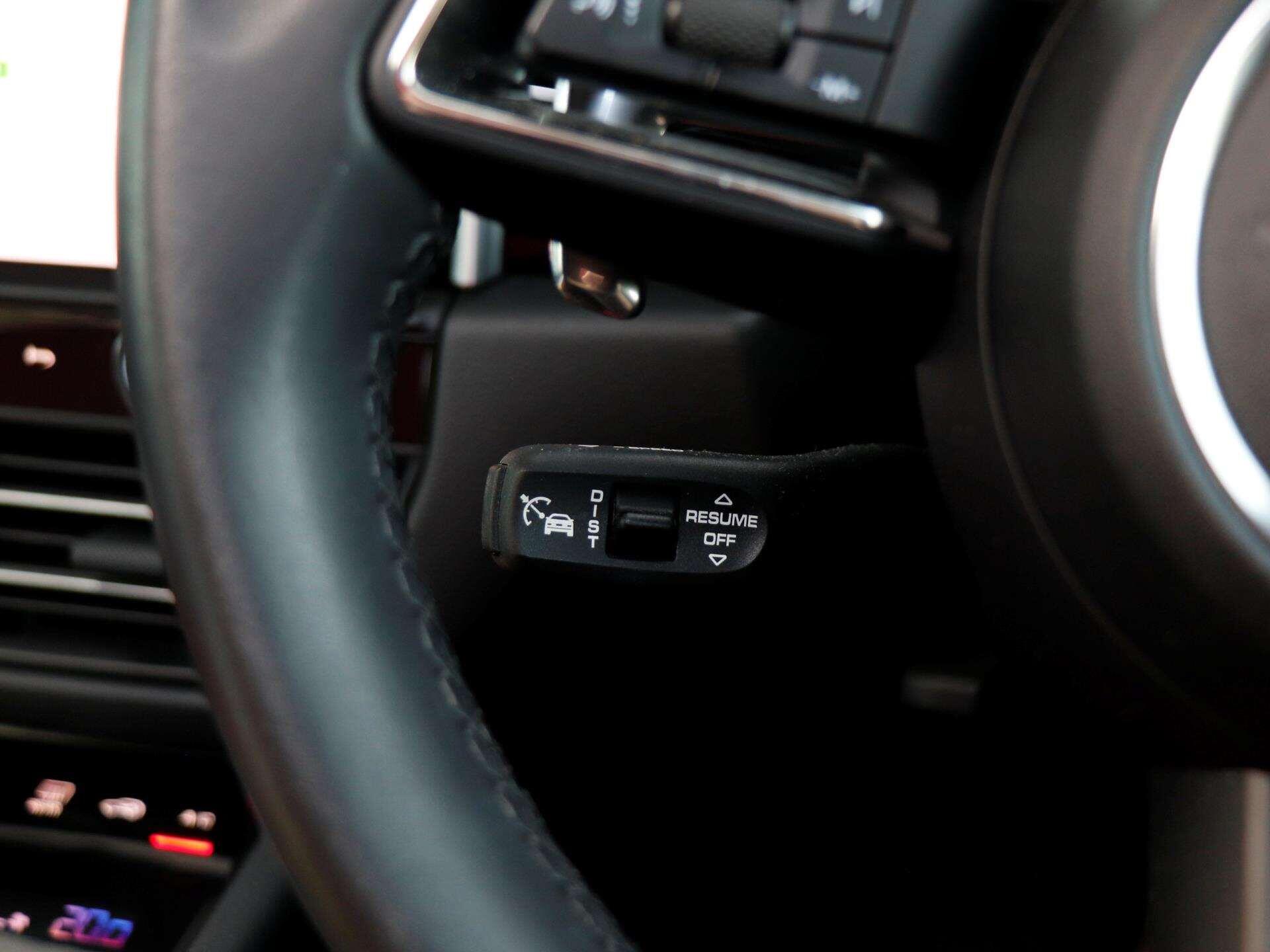 Porsche Macan view 20